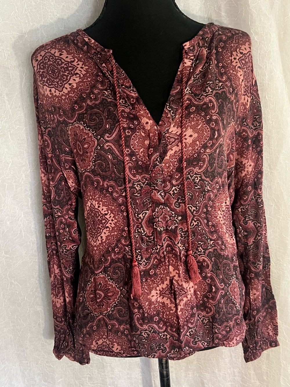 Lucky Brand Paisley Tie-Neck boho blouse in Rose and Maroon